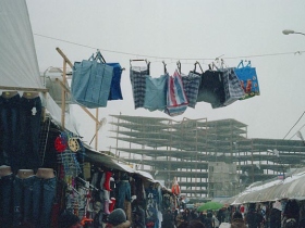 Черкизовский рынок. Фото: runews.radeant.com Черкизовский рынок. Фото: runews.radeant.com