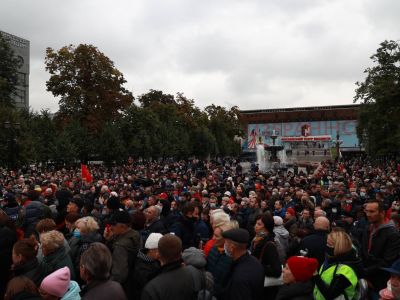 Акция КПРФ в Пушкинском сквере. Фото: Арден Аркман / Новая газета